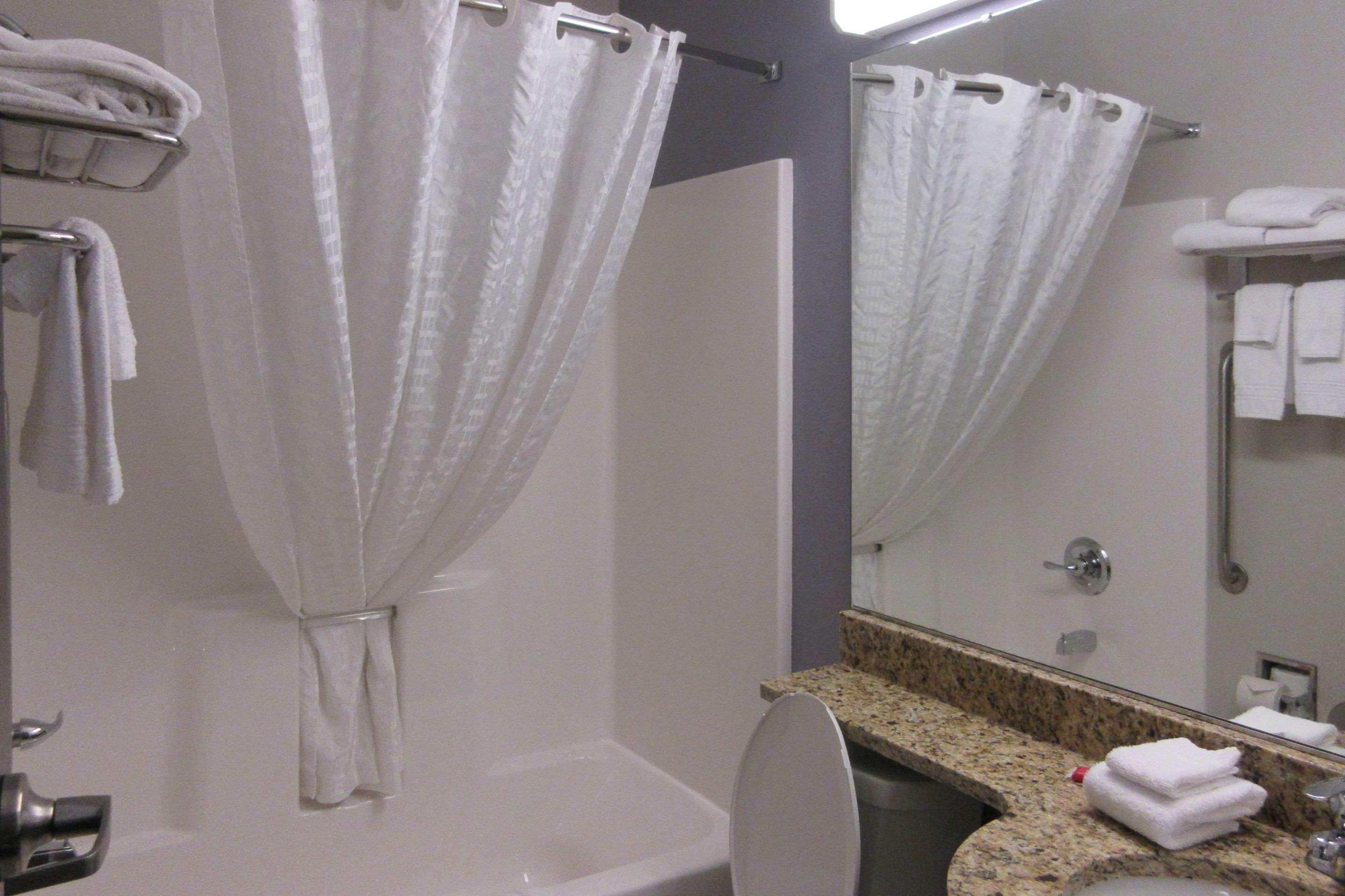 Quality Inn & Suites Caldwell I-77 Екстериор снимка