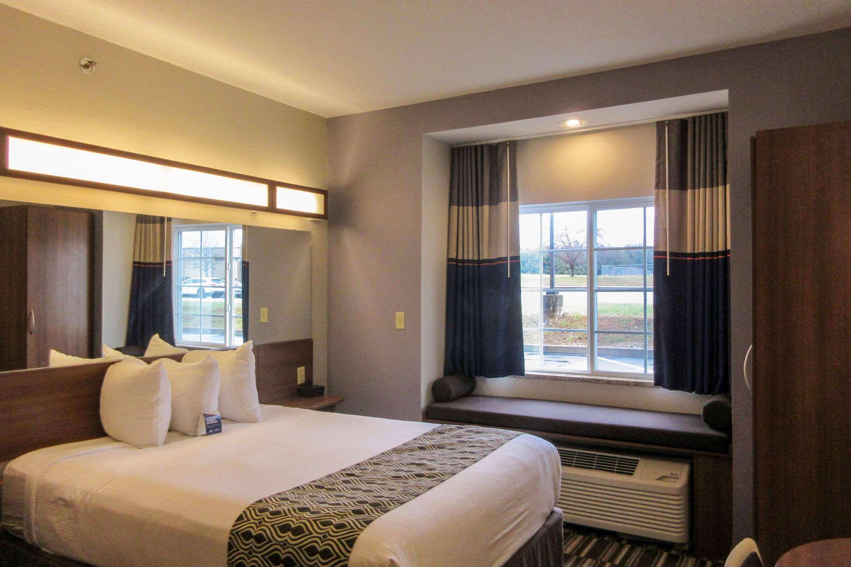 Quality Inn & Suites Caldwell I-77 Екстериор снимка