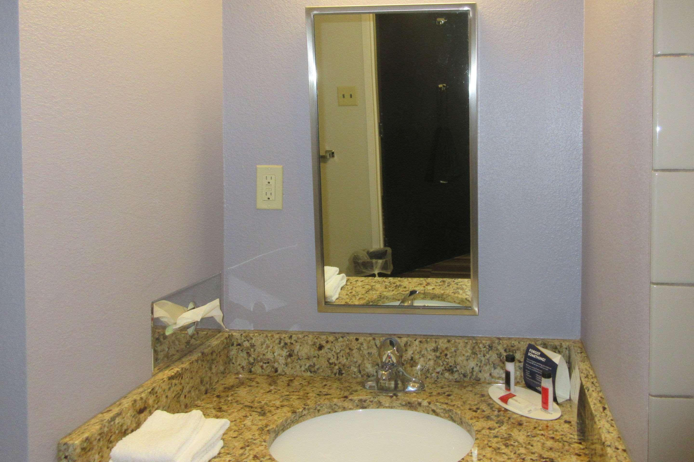 Quality Inn & Suites Caldwell I-77 Екстериор снимка