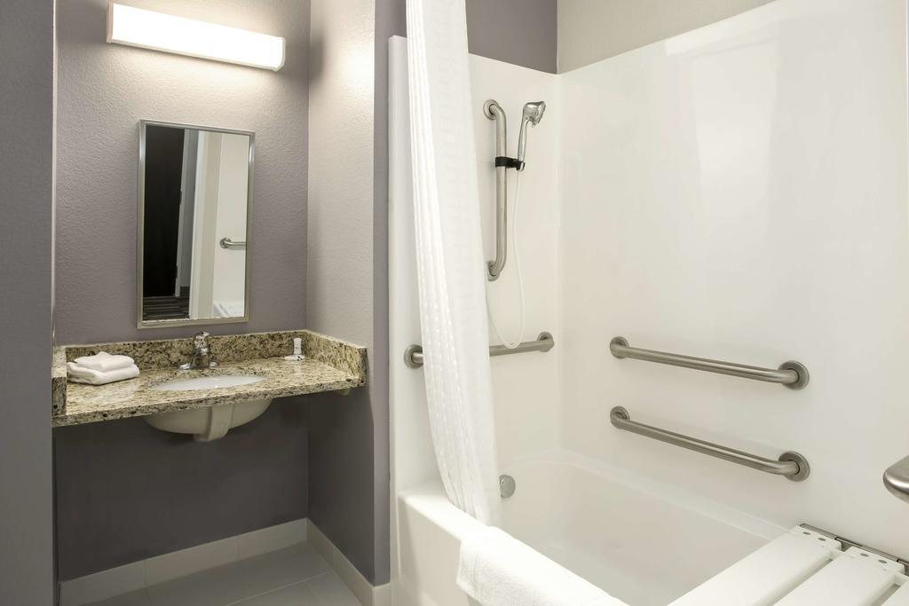 Quality Inn & Suites Caldwell I-77 Екстериор снимка