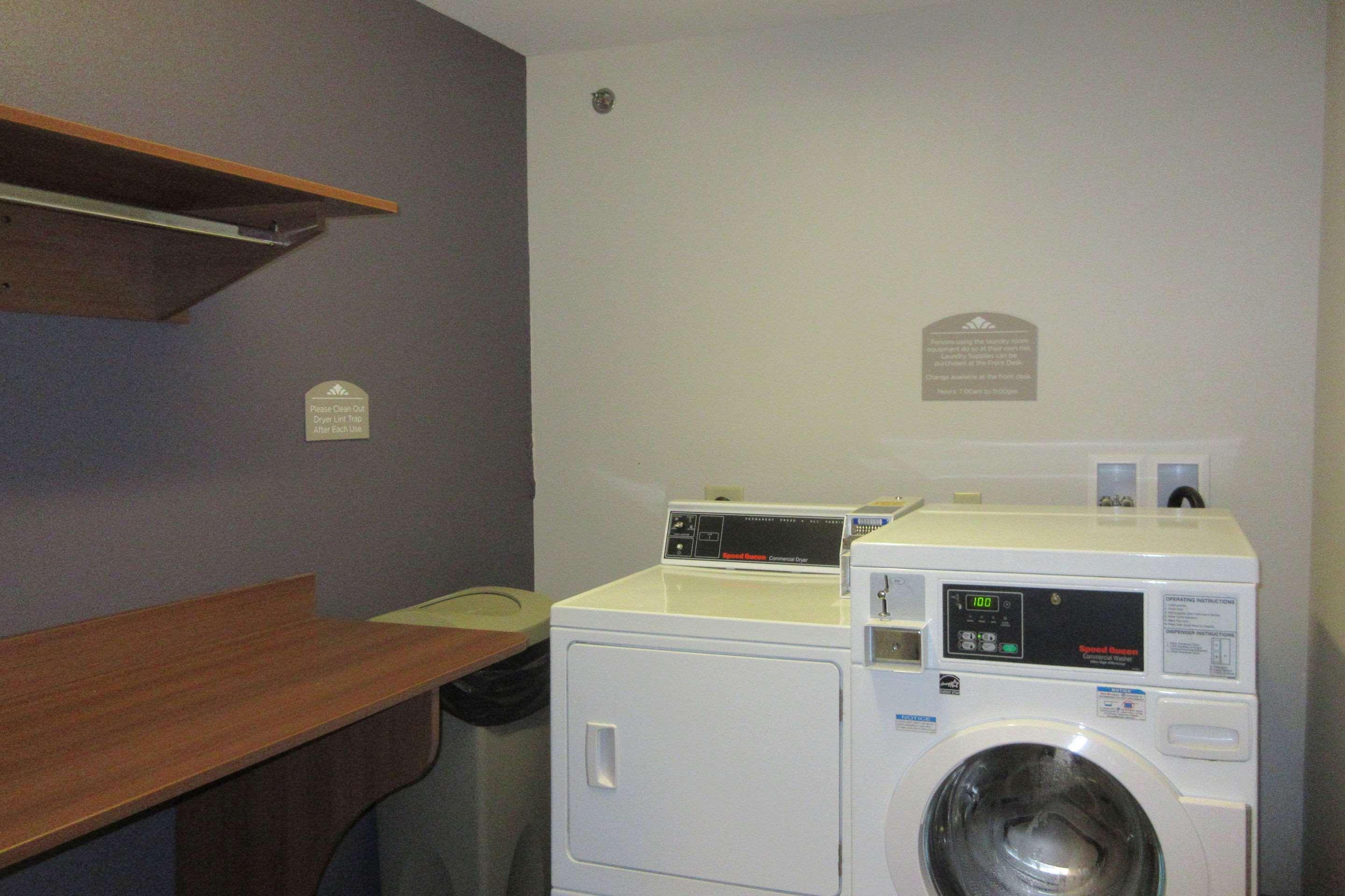 Quality Inn & Suites Caldwell I-77 Екстериор снимка