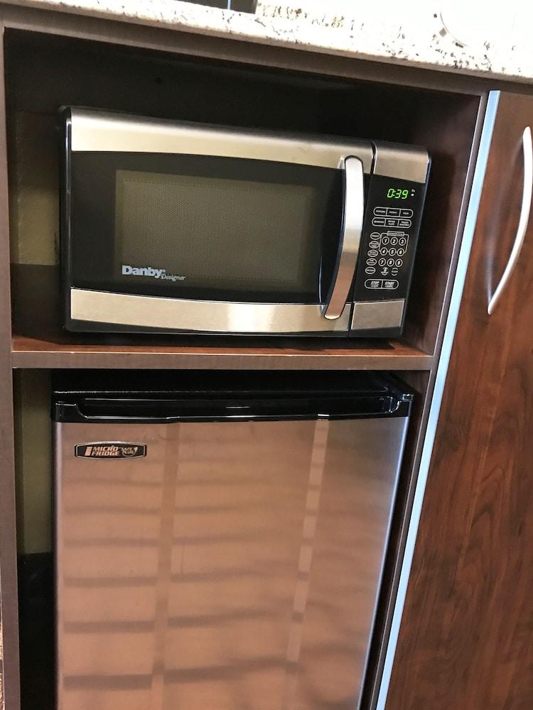 Quality Inn & Suites Caldwell I-77 Екстериор снимка