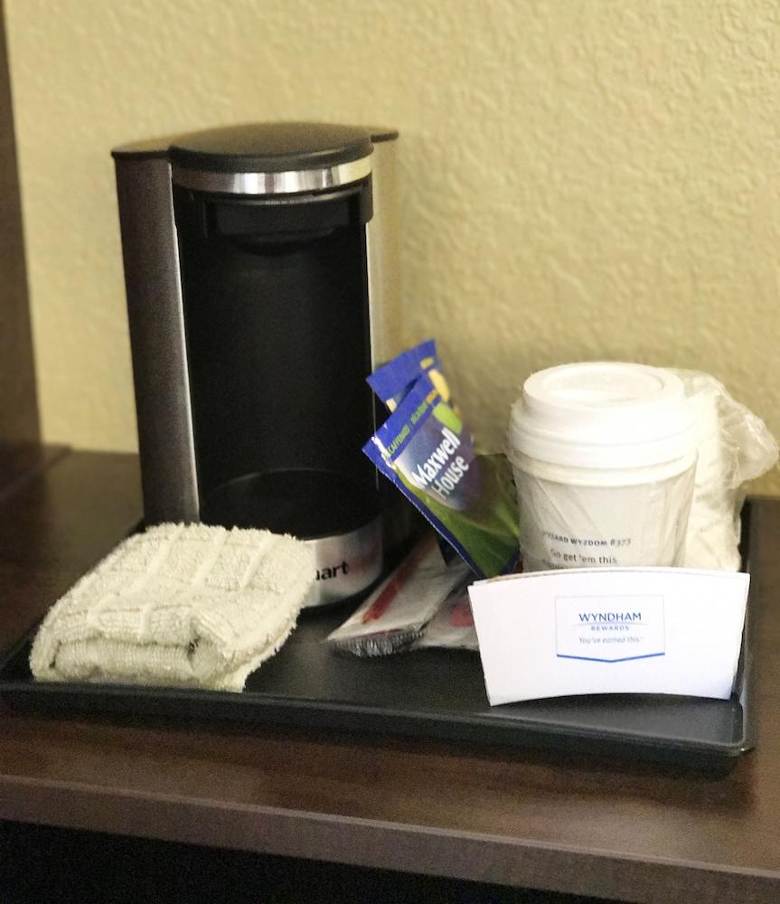 Quality Inn & Suites Caldwell I-77 Екстериор снимка